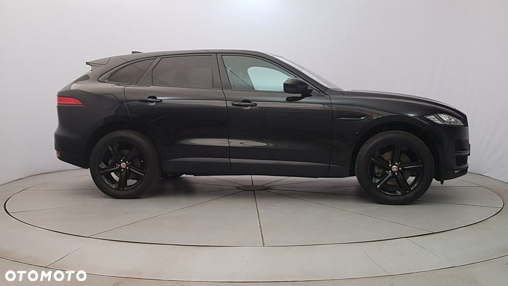 Jaguar F-Pace - 8