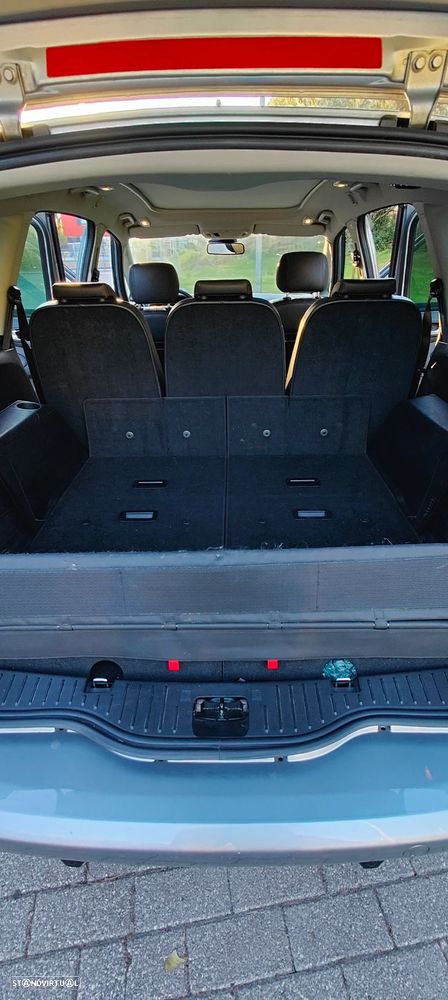 Ford S-Max - 11