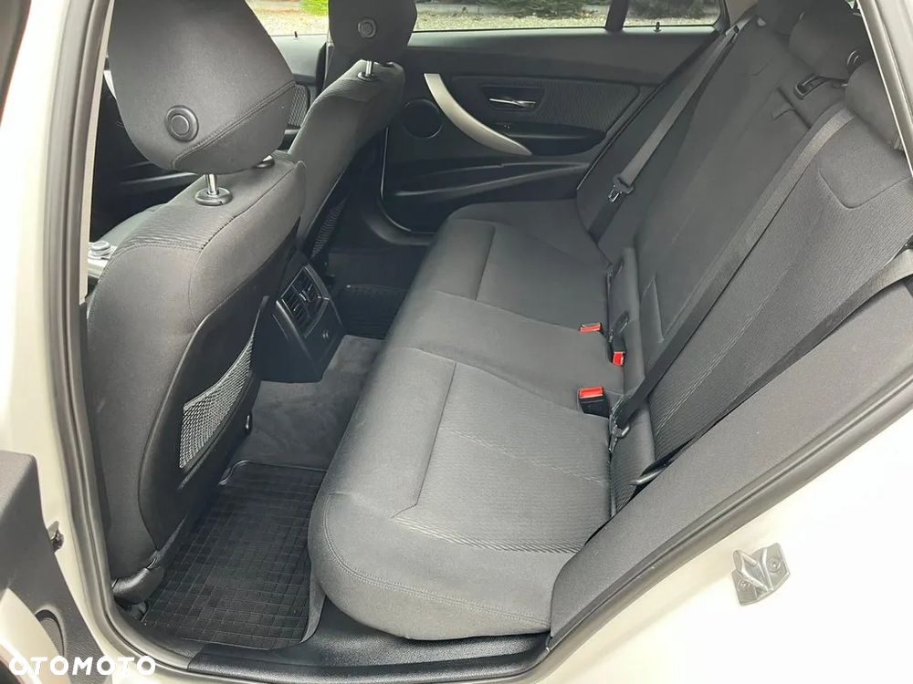 BMW Seria 3 318d - 24
