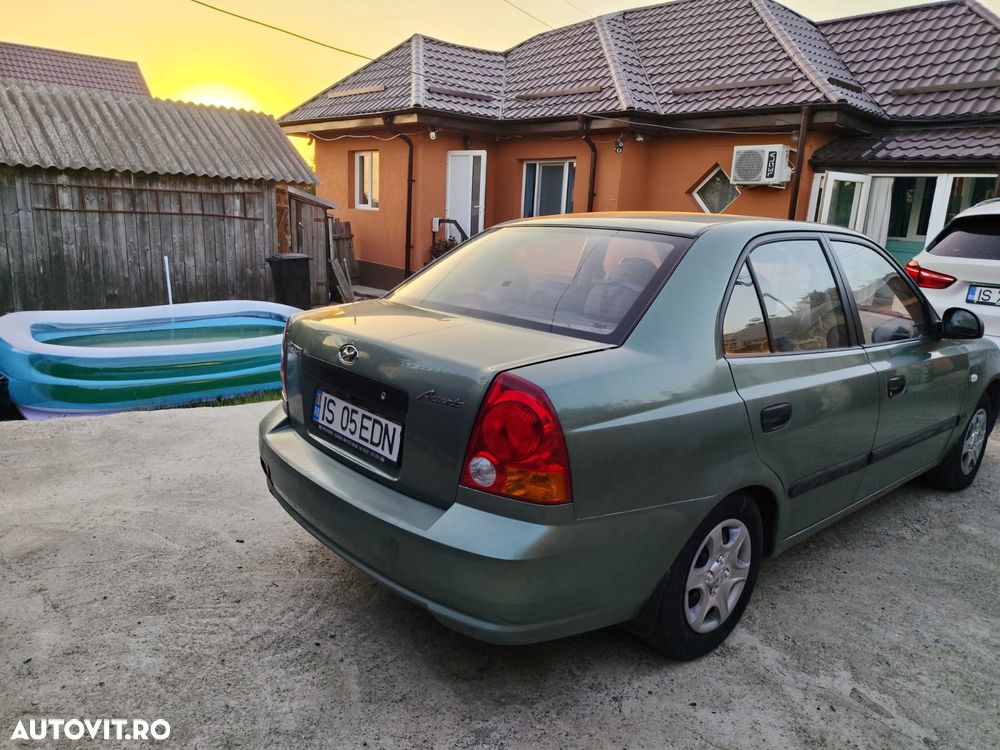 Hyundai Accent - 4