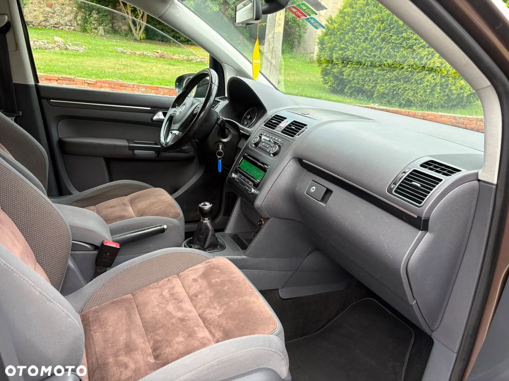 Volkswagen Touran 2.0 TDI DPF BlueMotion Technology Cup - 10