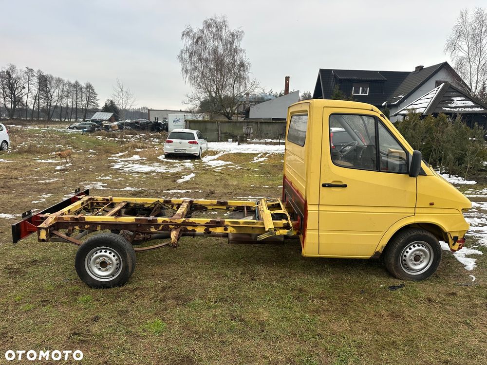 Mercedes-Benz Sprinter - 12