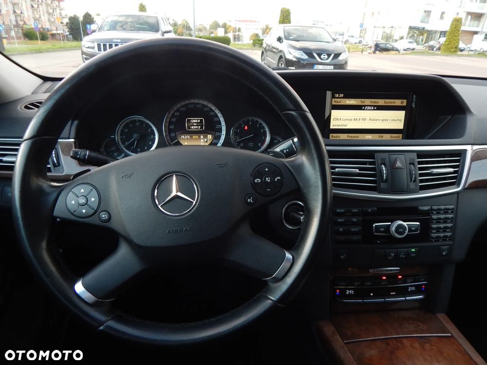 Mercedes-Benz Klasa E 250 CGI BlueEff Elegance - 29
