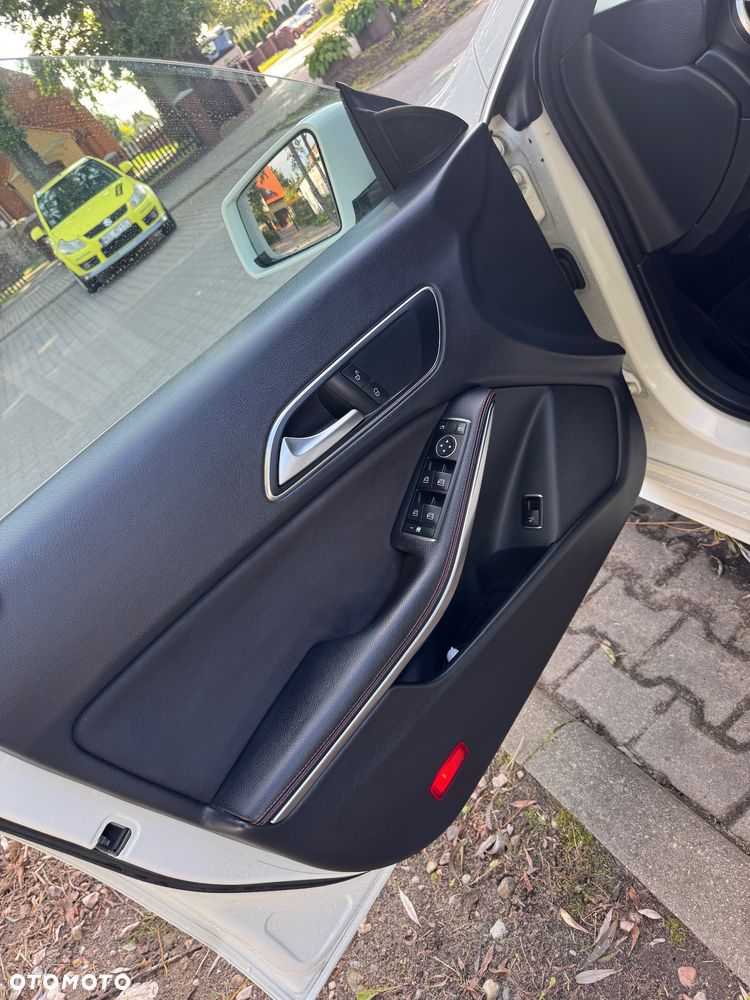 Mercedes-Benz CLA 200 7G-DCT AMG Line - 18