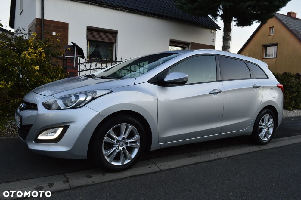 Hyundai i30 i30cw 1.6 CRDi Fifa World Cup Edition - 2