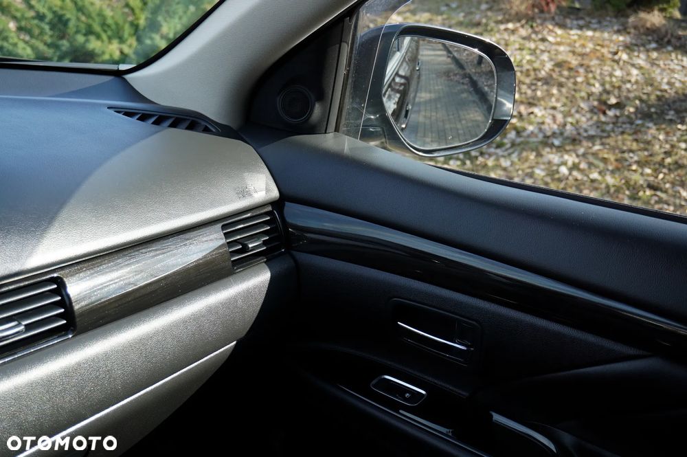 Mitsubishi Outlander 2.0 4WD Plus - 38