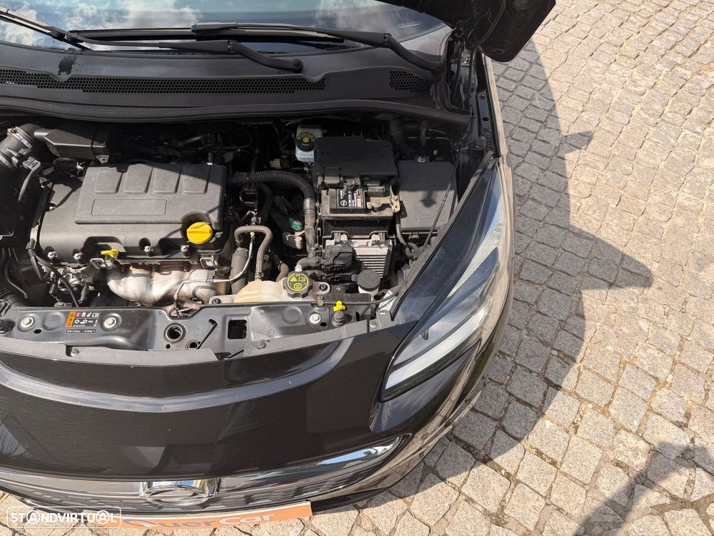 Opel Corsa 1.2 120 Anos - 28