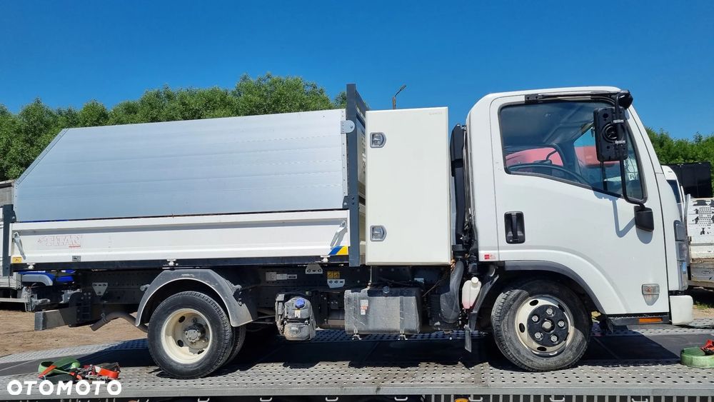 Isuzu N - 4