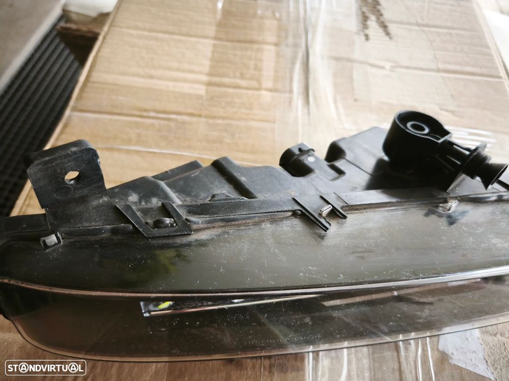 Farolim frontal nevoeiro esquerdo BMW G30 G31 - 9477171 - 2