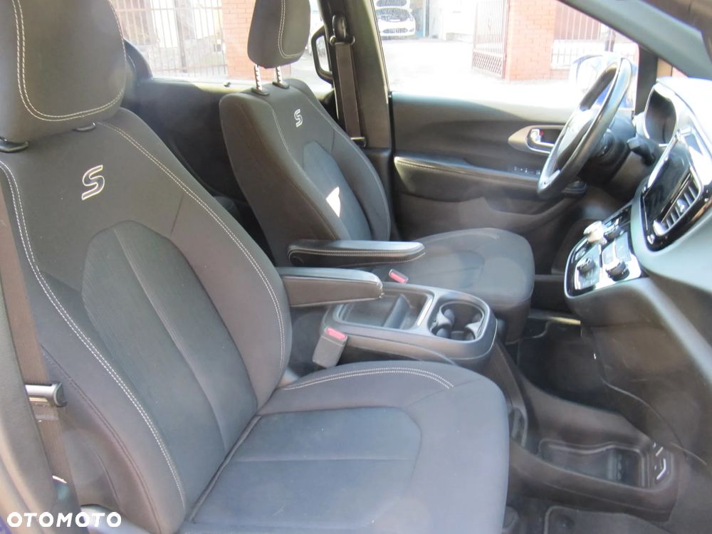 Chrysler Pacifica - 5