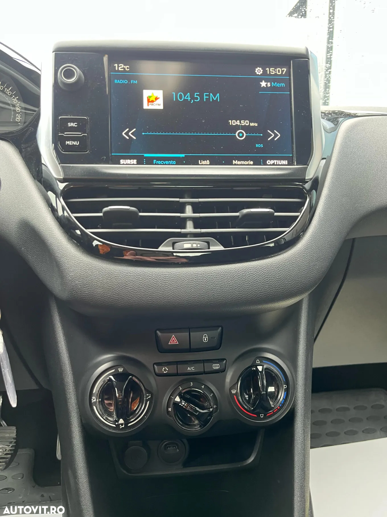Peugeot 208 1.2 L PureTech Allure - 25