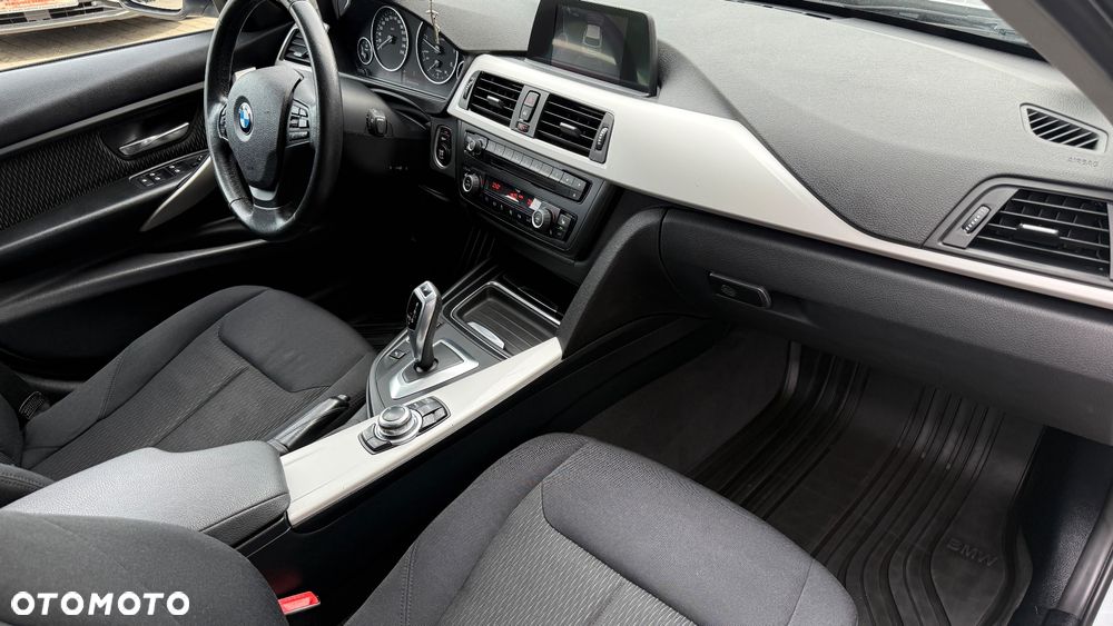 BMW Seria 3 318d Sport Line - 20