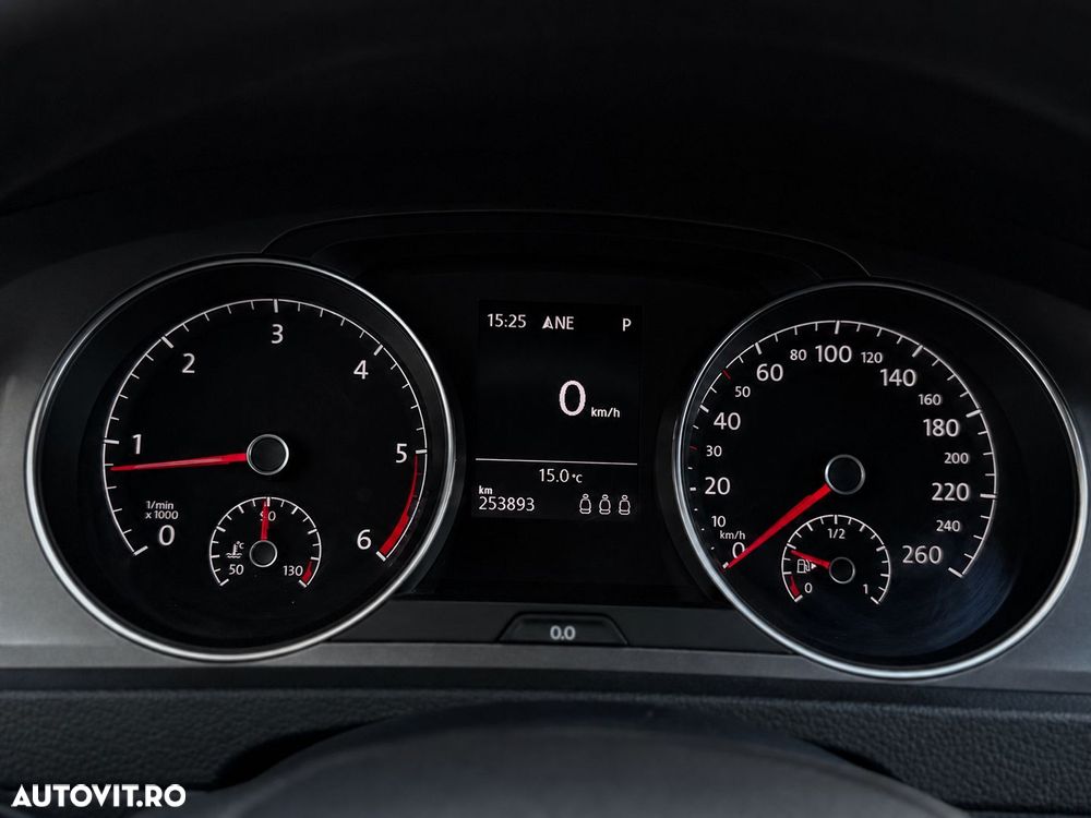 Volkswagen Golf 1.6 TDI DPF DSG BlueMotion Technology Comfortline - 9