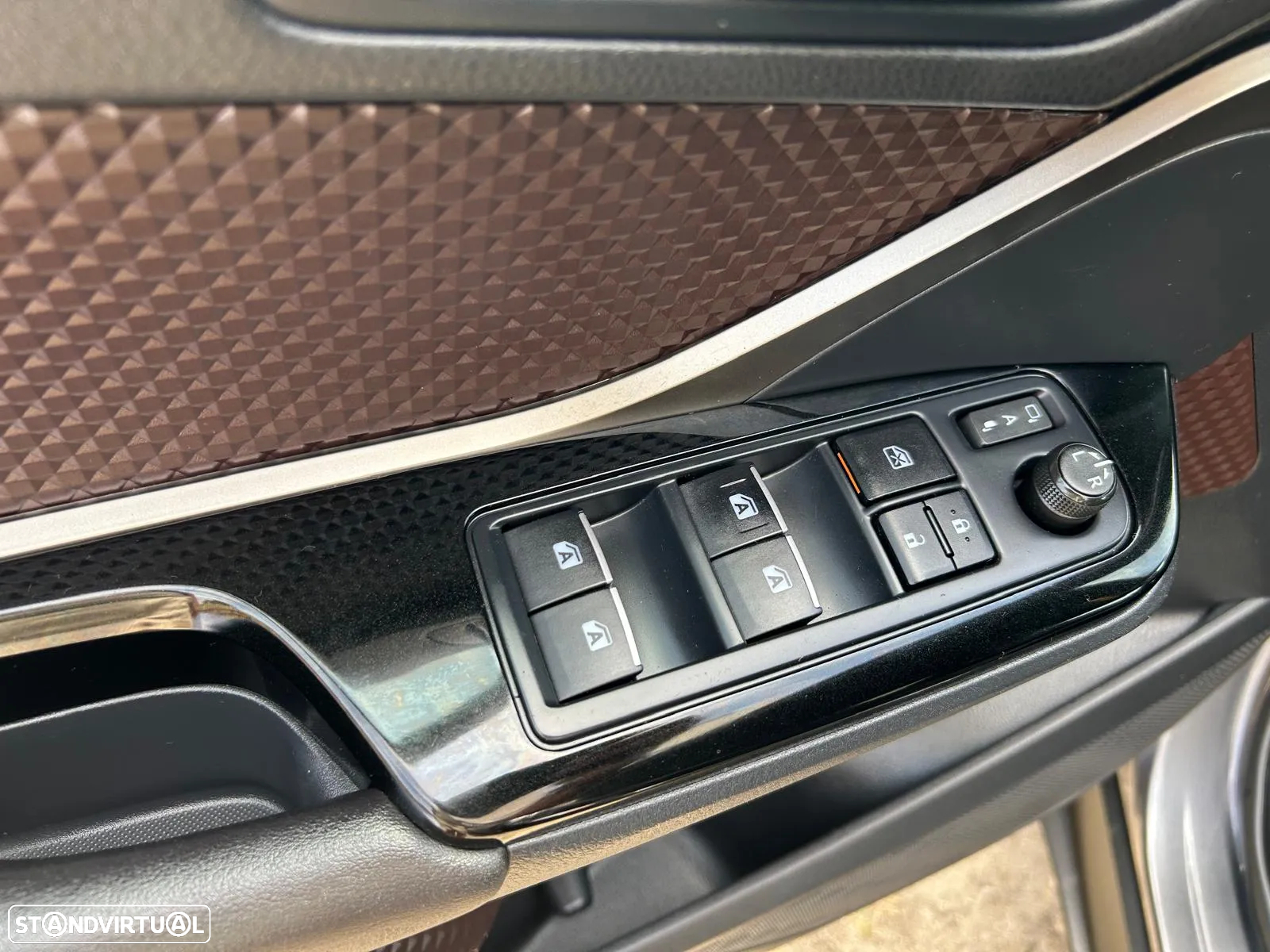 Toyota C-HR 1.8 HSD Exclusive+P.Luxury - 8