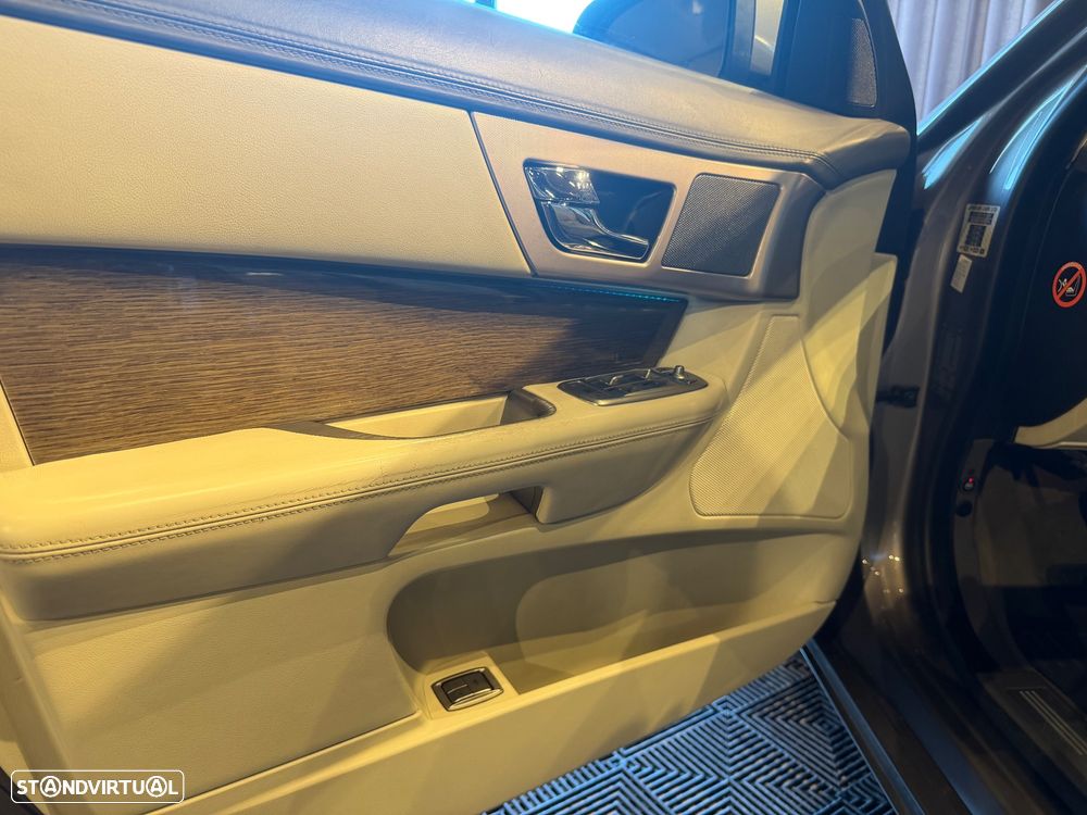 Jaguar XF 4.2 V8 Premium Luxury - 15