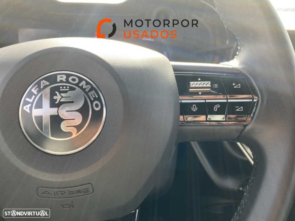 Alfa Romeo Junior 54 kWh Sport Speciale - 12