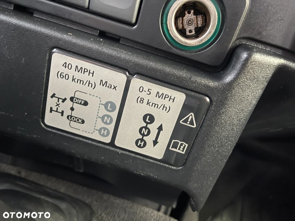 Land Rover Defender 110 DPF Station Wagon Adventure - 15