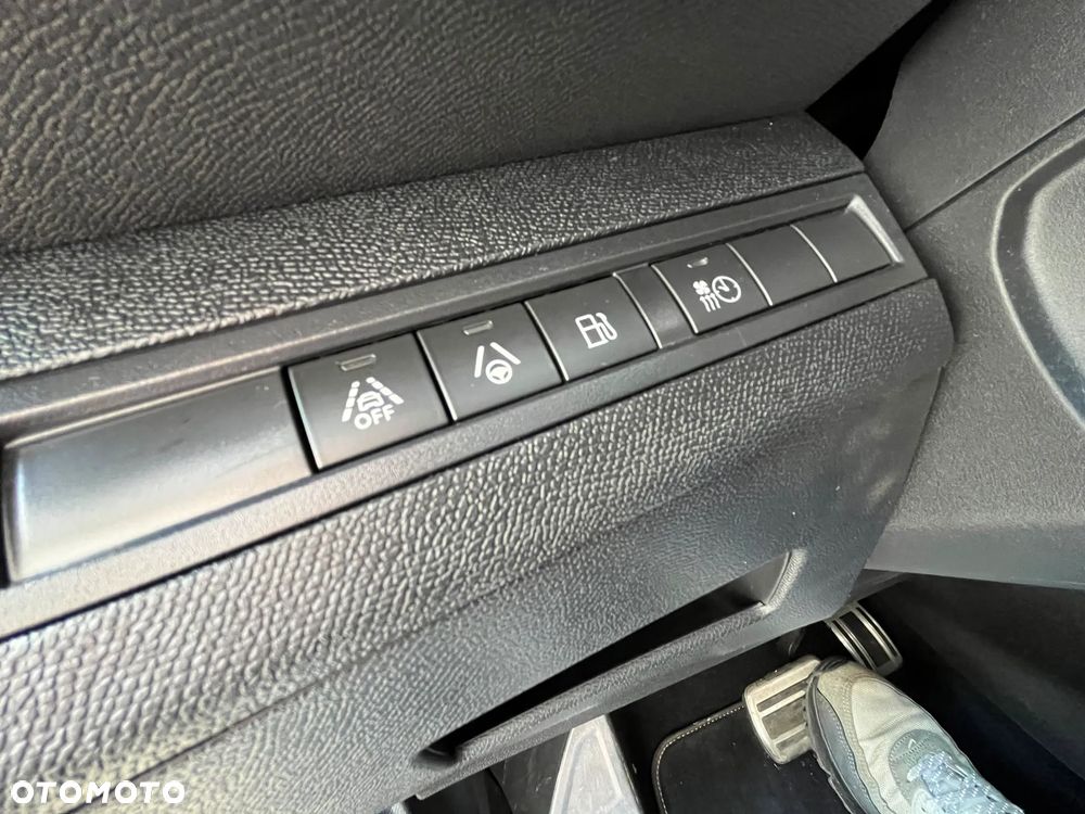 Peugeot 3008 1.6 PureTech HYbrid4 GT Line S&S EAT8 - 25