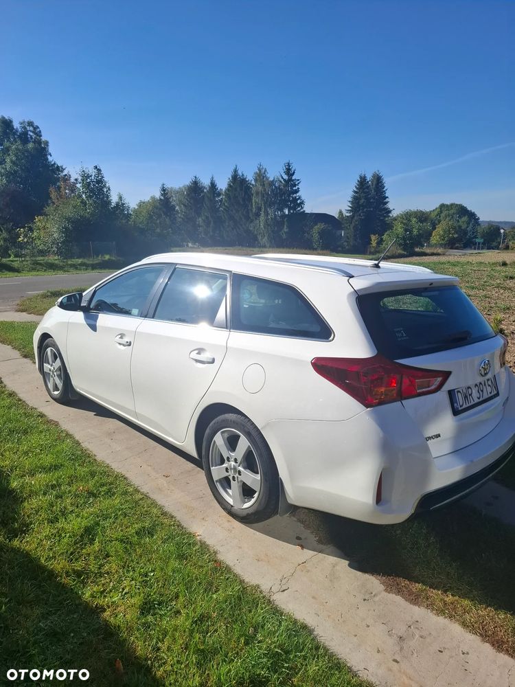 Toyota Auris 1.4 D-4D Premium - 4