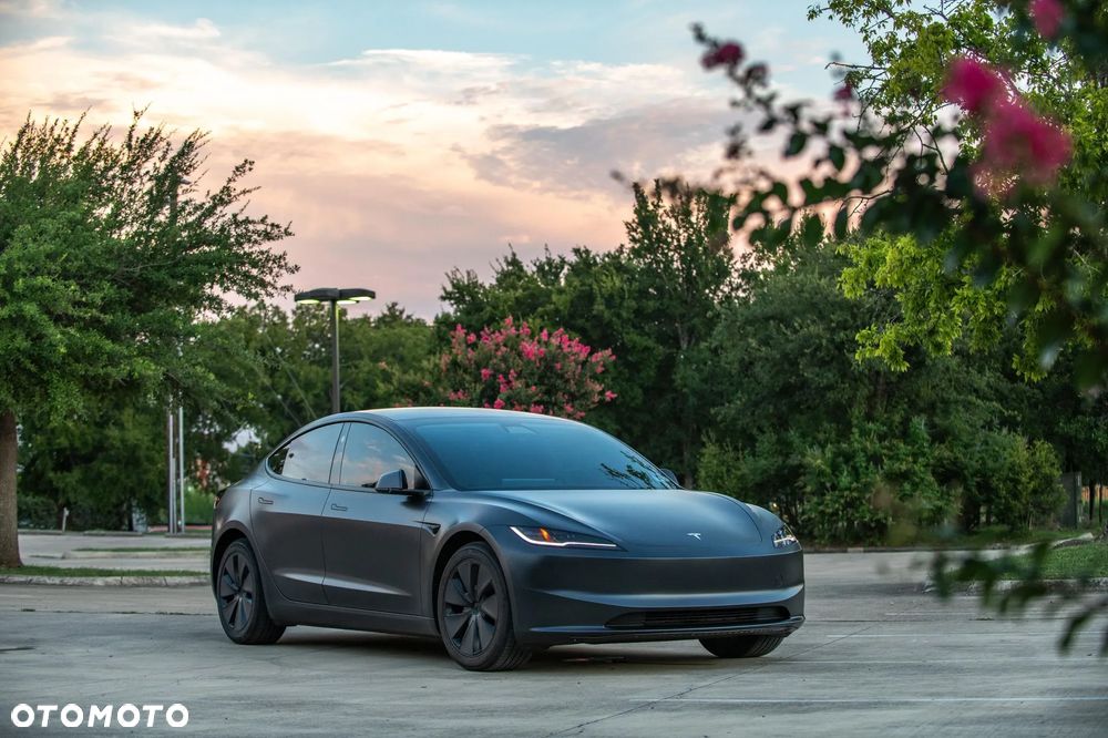 Tesla Model 3 - 1
