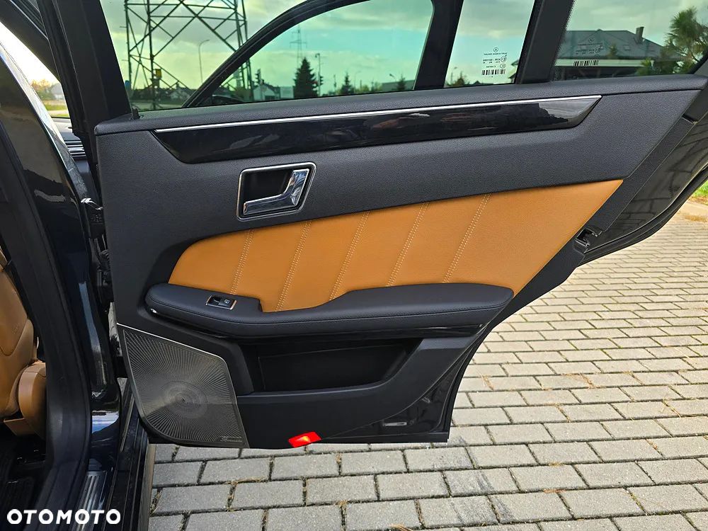 Mercedes-Benz Klasa E 350 CDI DPF BlueEFFICIENCY 7G-TRONIC Avantgarde - 24