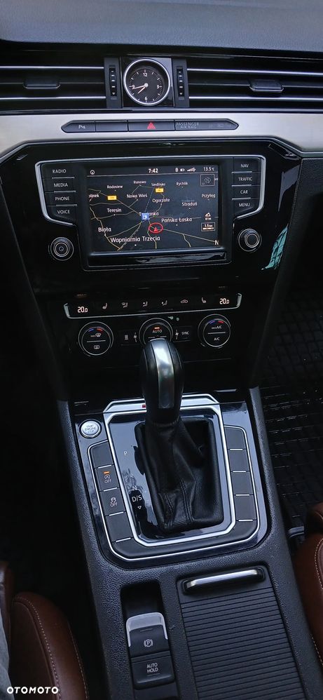 Volkswagen Passat - 25