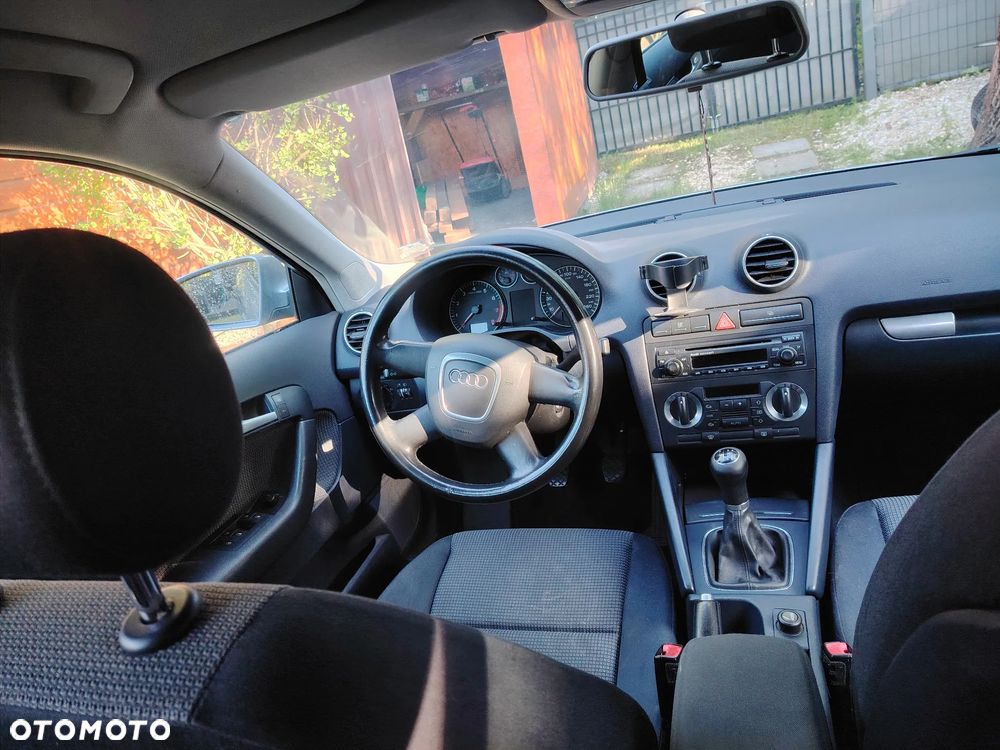 Audi A3 Sportback 2.0 FSI Ambiente - 13
