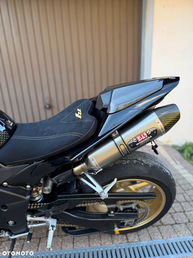 Yamaha R1 - 29