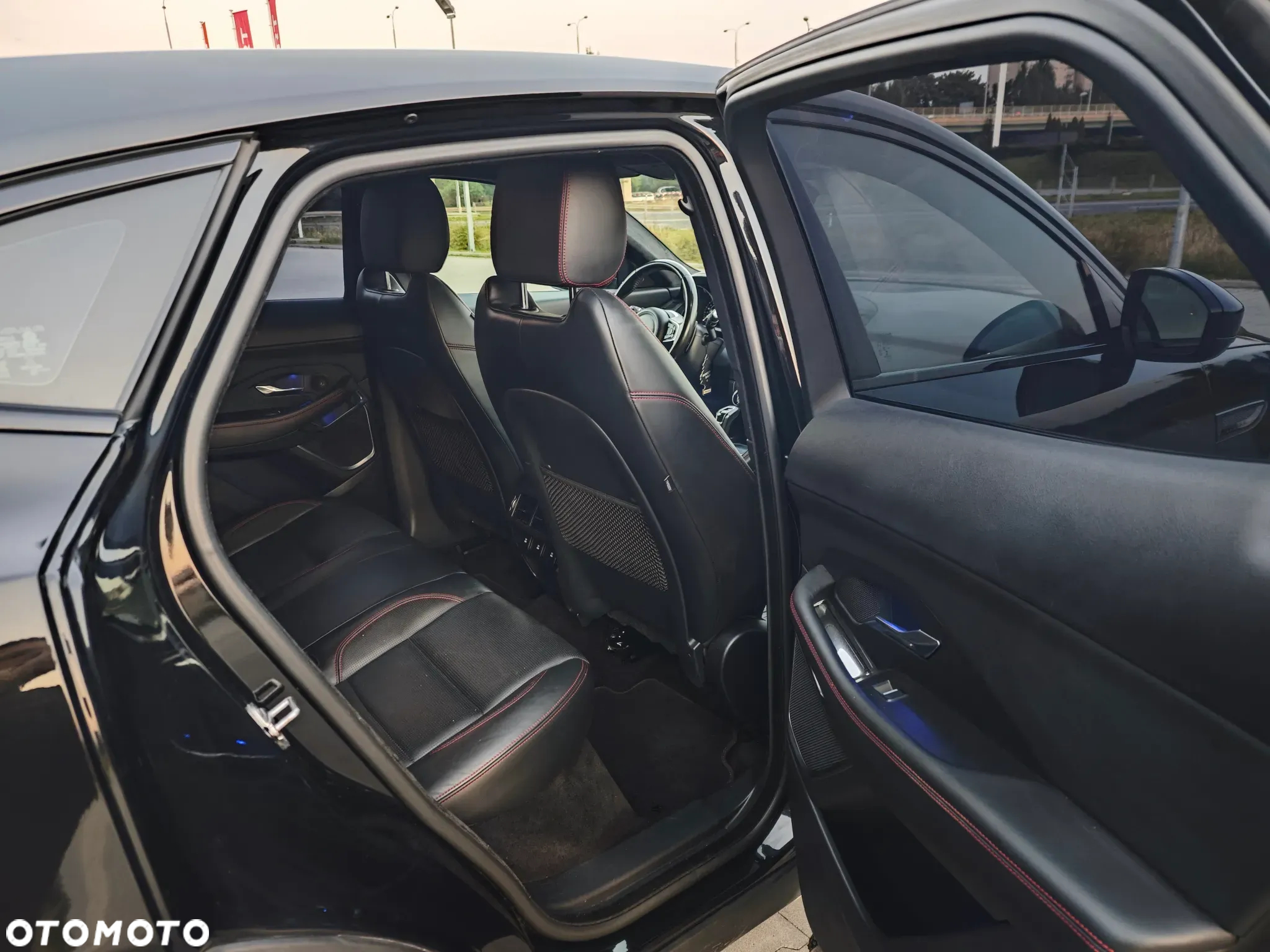 Jaguar E-Pace 2.0 i4D AWD R-Dynamic S - 17