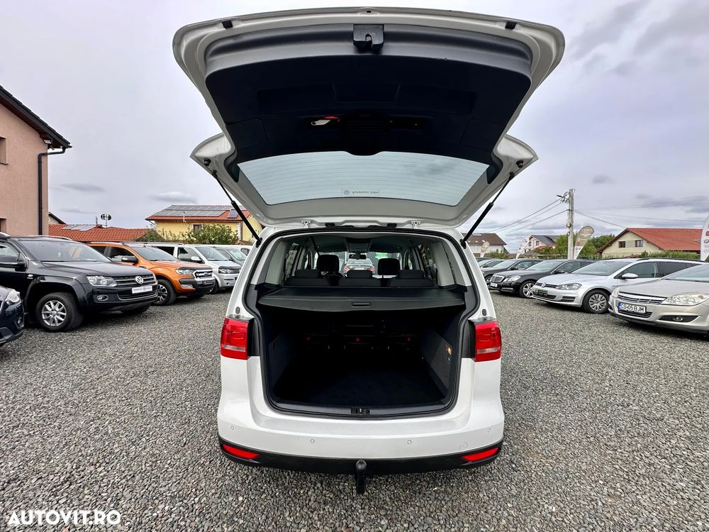 Volkswagen Touran - 8