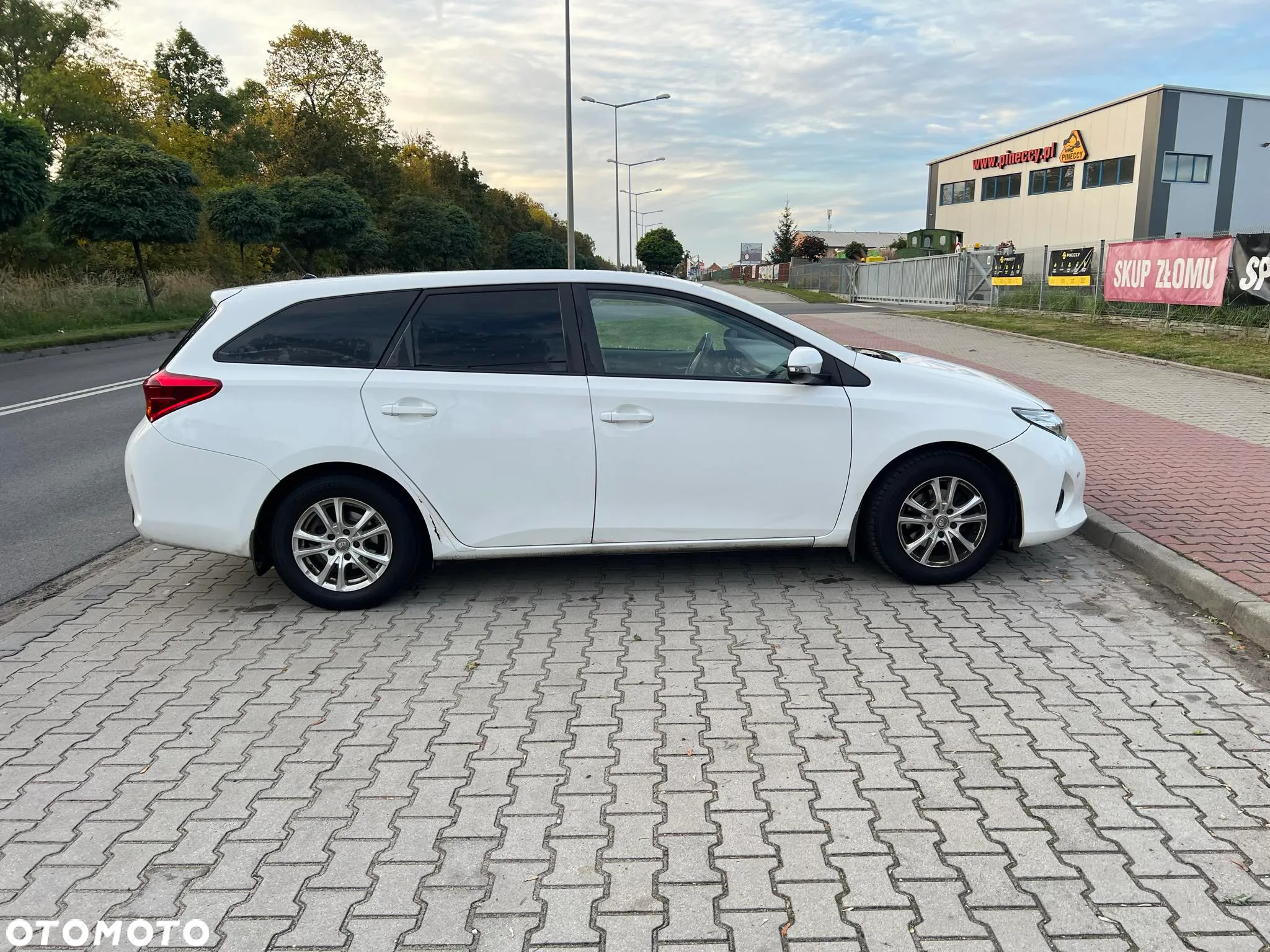 Toyota Auris 1.4 D-4D Active - 6