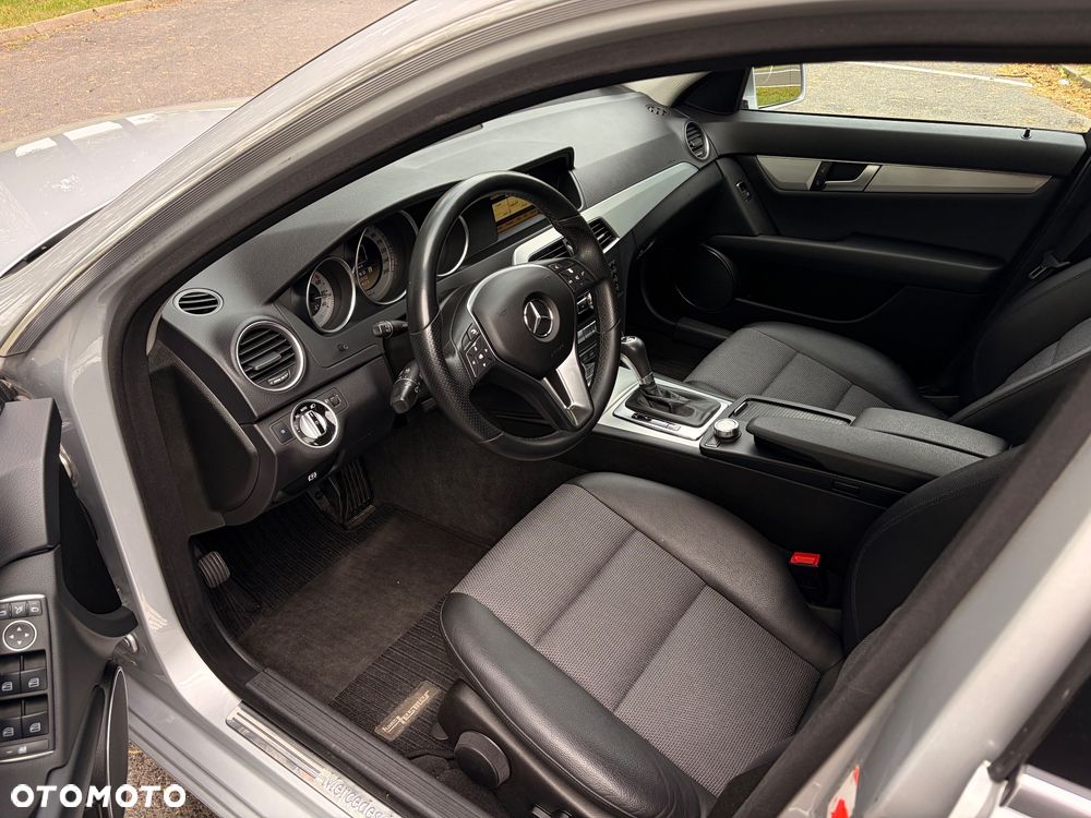 Mercedes-Benz Klasa C 180 CGI Automatik BlueEFFICIENCY Avantgarde - 4