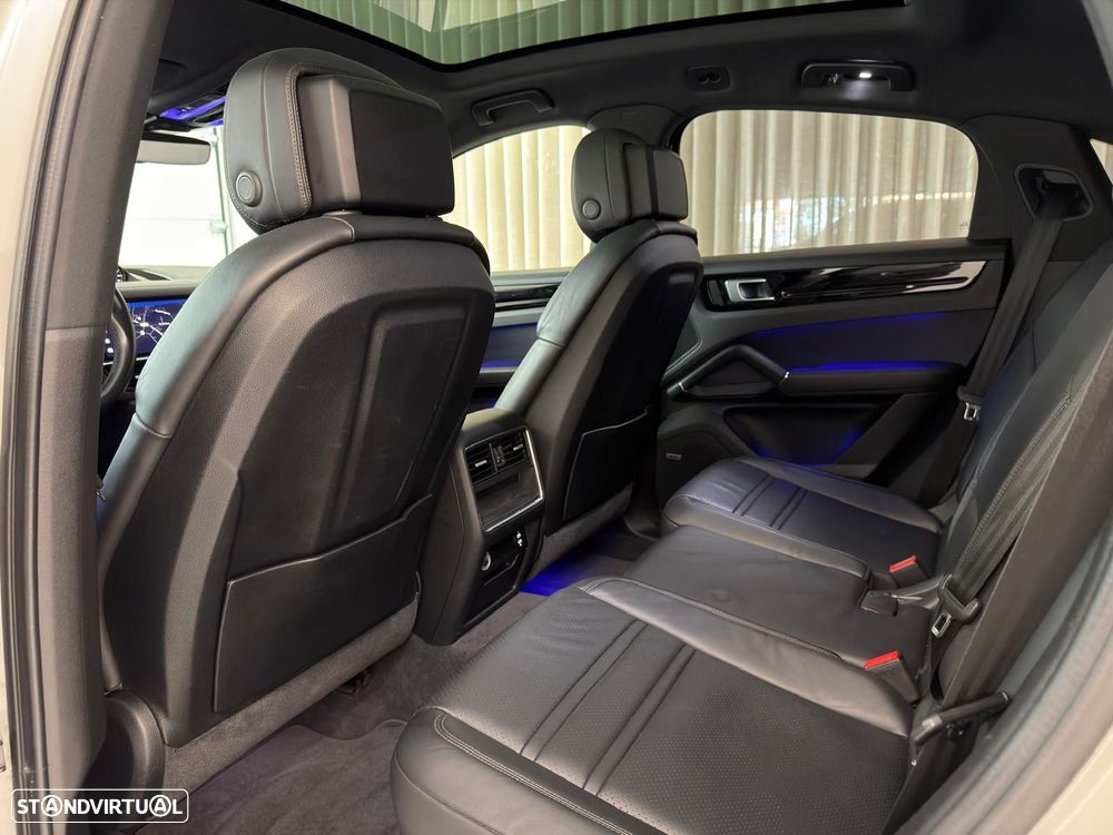 Porsche Cayenne Coupé E-Hybrid - 18