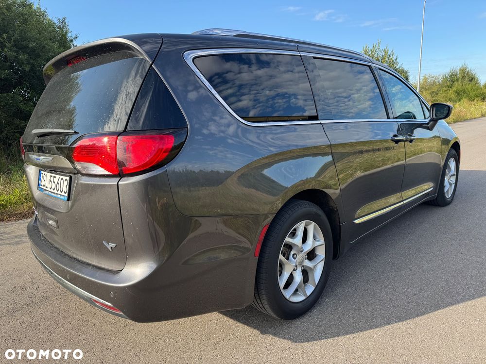 Chrysler Pacifica - 4