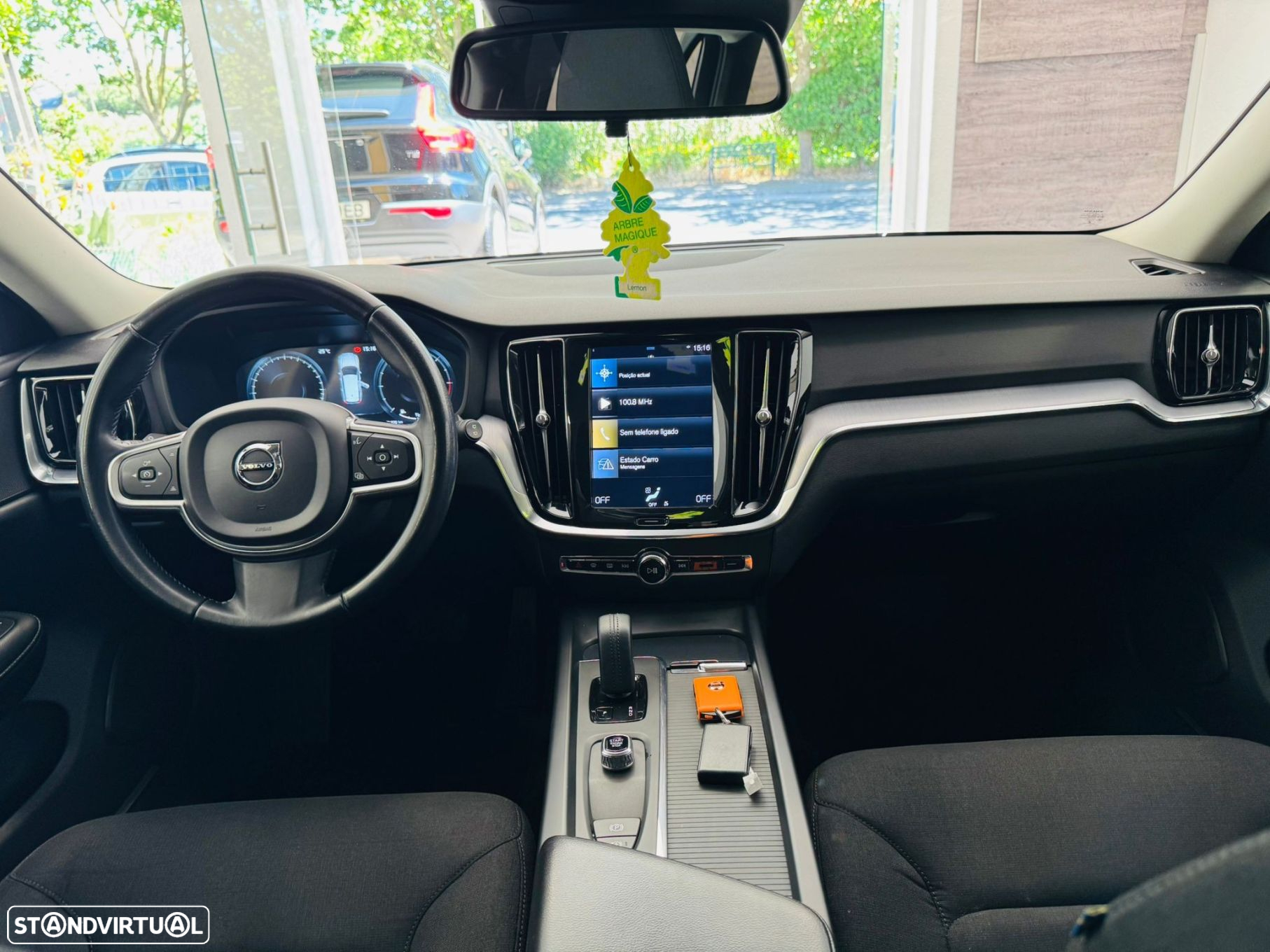 Volvo V60 2.0 B4 Momentum Core Geartronic - 8