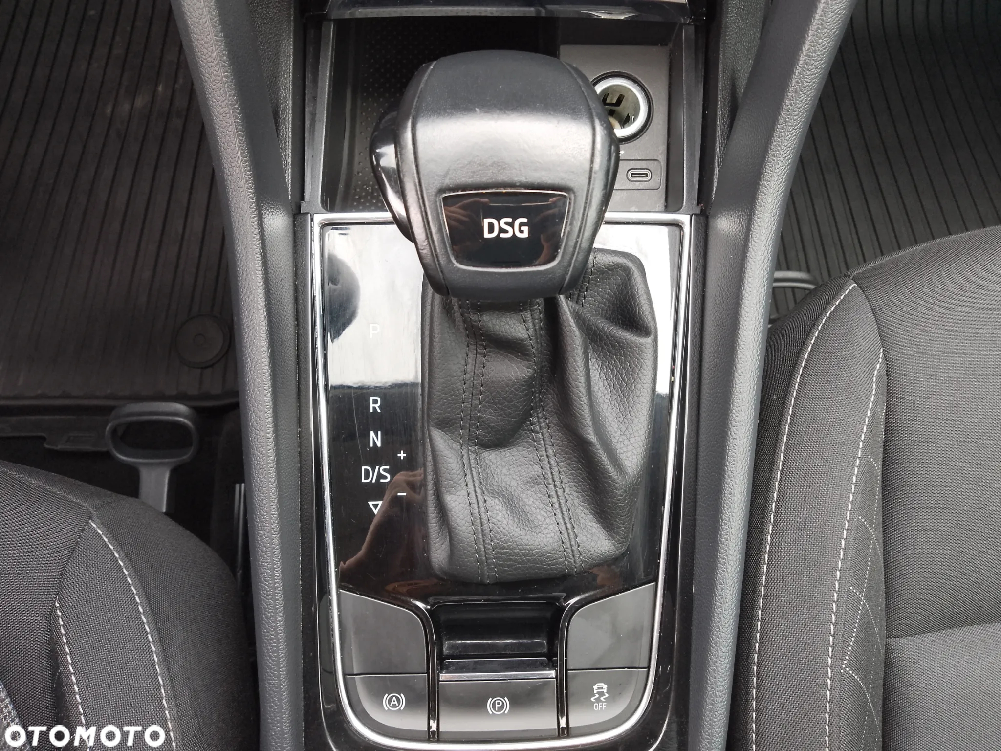 Skoda Karoq 1.5 TSI ACT 4x2 Ambition DSG - 24