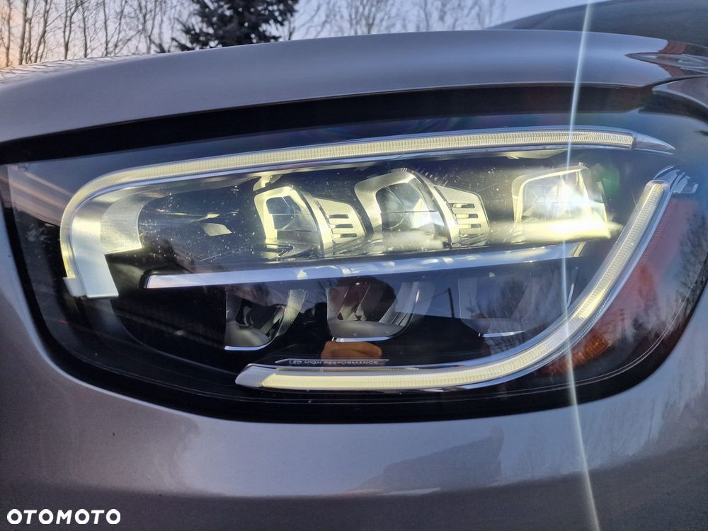 Mercedes-Benz GLC 300 4Matic 9G-TRONIC Exclusive - 9