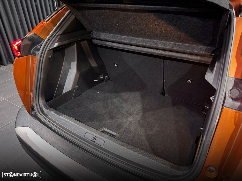 Peugeot 2008 1.5 BlueHDi Allure EAT8 - 37