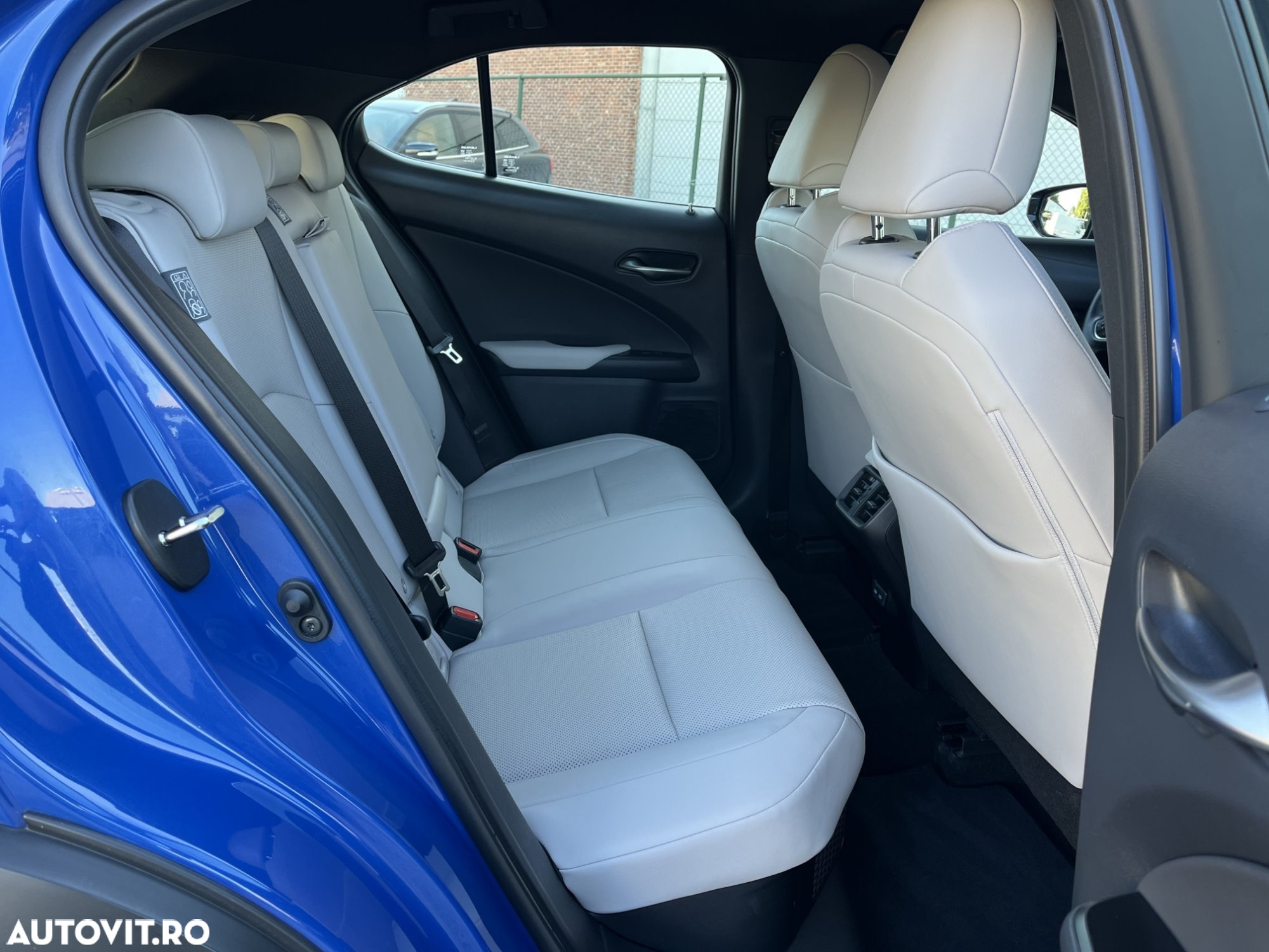 Lexus UX 250h 2.0L HEV 20H- (178 HP) 4X4 CVT Luxury - 13