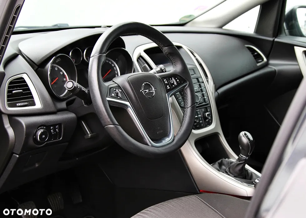 Opel Astra IV 1.4 T Cosmo - 14
