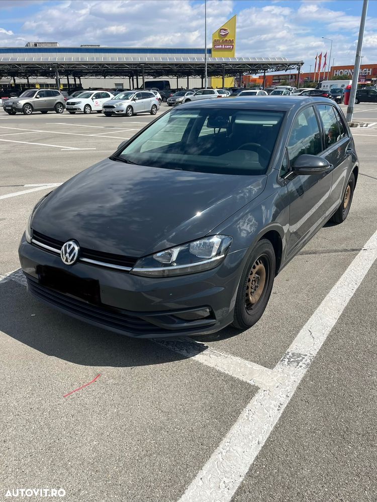 Volkswagen Golf - 1