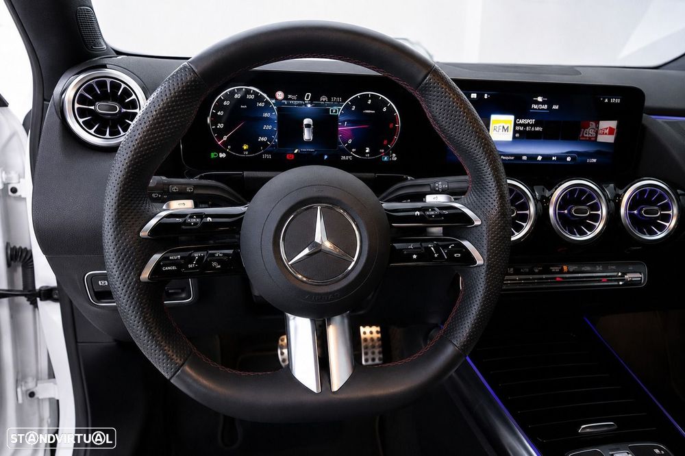 Mercedes-Benz GLA 200 d AMG Line - 14