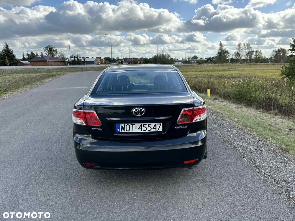 Toyota Avensis - 8