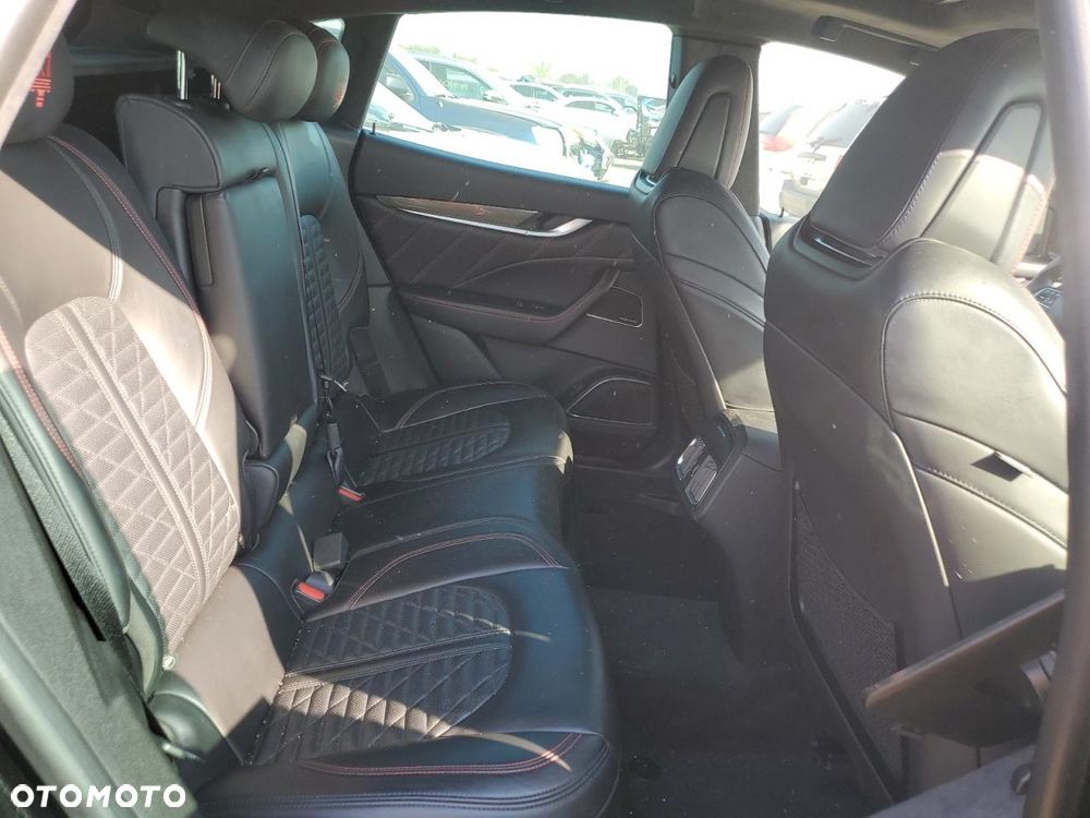 Maserati Levante - 12