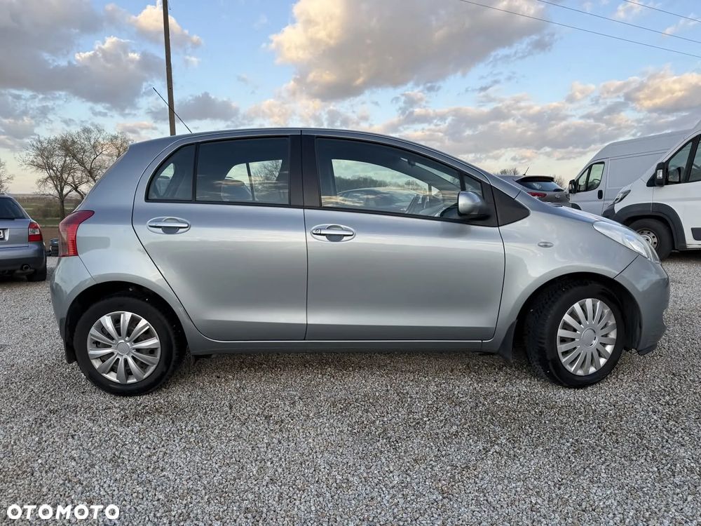 Toyota Yaris 1.3 VVT-i Sol - 3