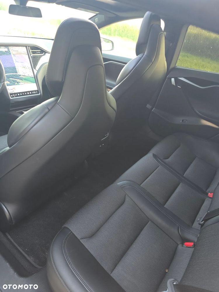 Tesla Model S - 10