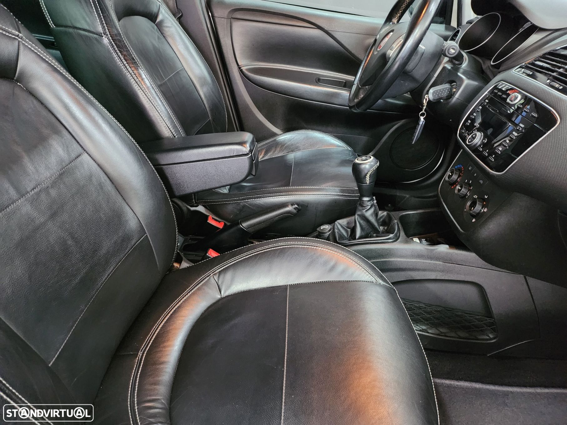 Fiat Punto 1.3 M-Jet Lounge S&S - 30