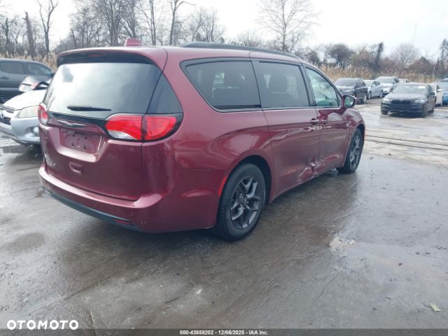 Chrysler Pacifica - 8