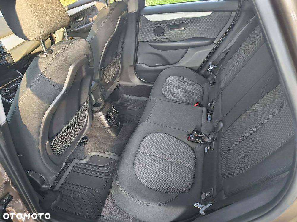 BMW Seria 2 218i - 8