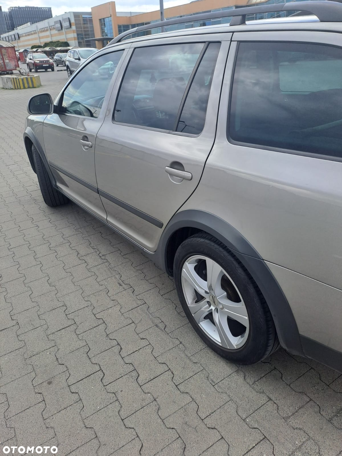 Skoda Octavia Combi 2.0 TDI DPF 4x4 Scout - 7